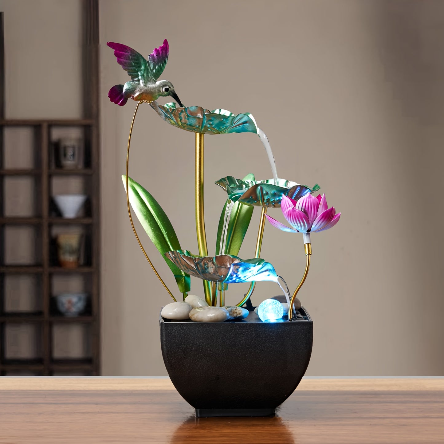 Fonte em forma de cascata em formato de beija-flor de 3 níveis com sons relaxantes